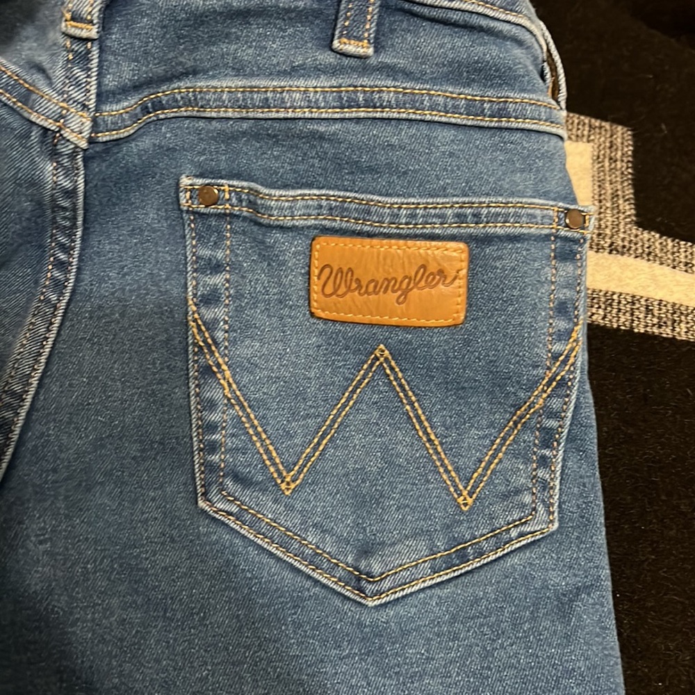 Wrangler retro skinny jeans sz 28 fits like 27